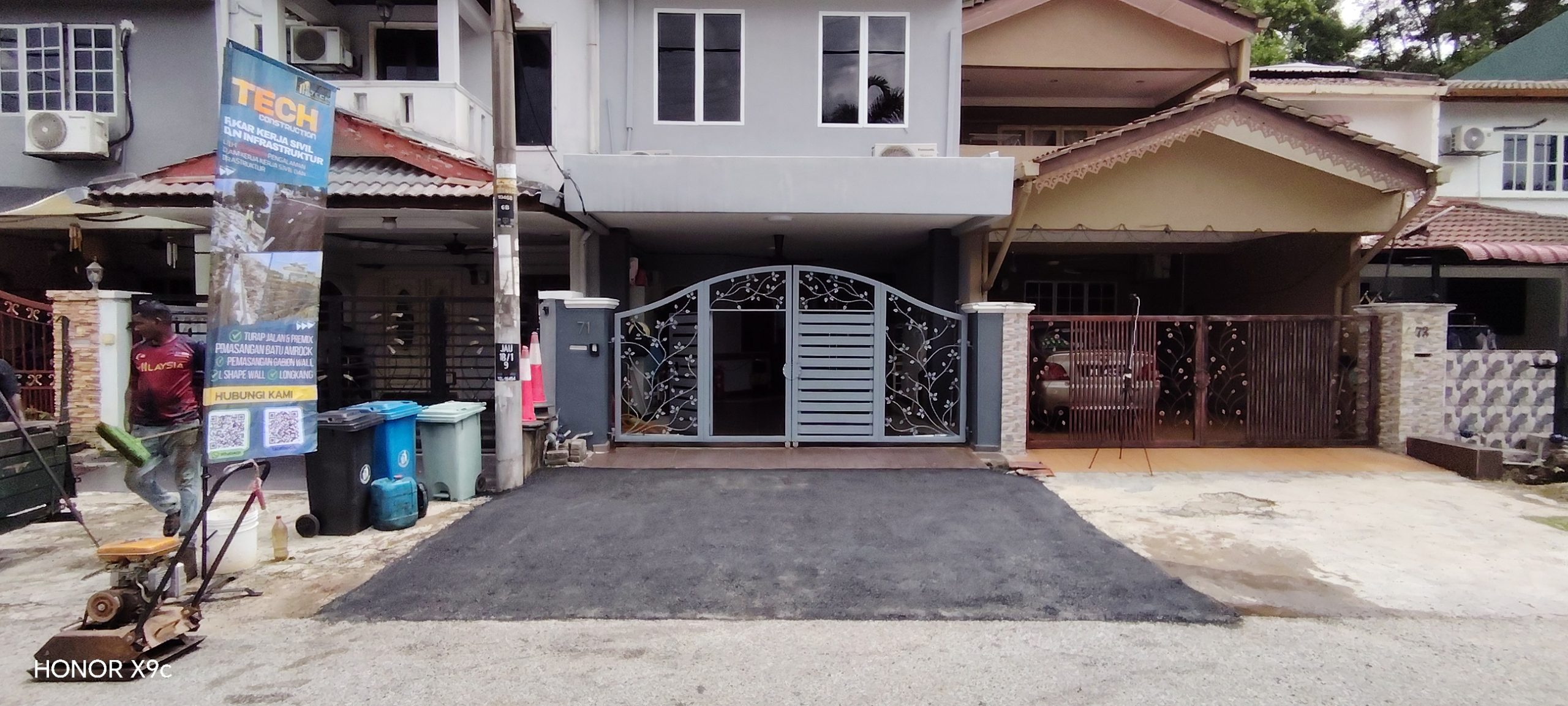 Hasil kerja premix depan rumah oleh Tech Construction