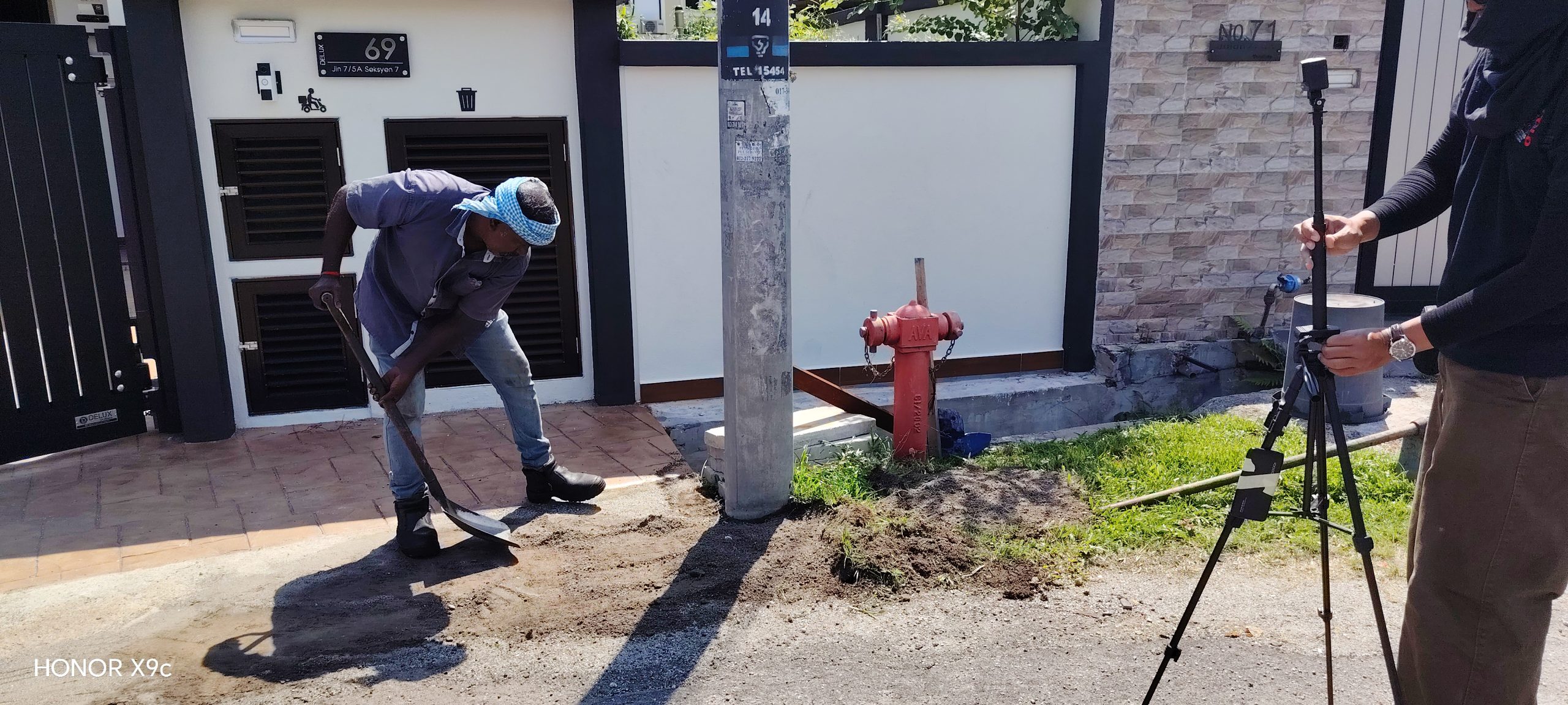 Kerja Pembersihan Tapak Sebelum Turap