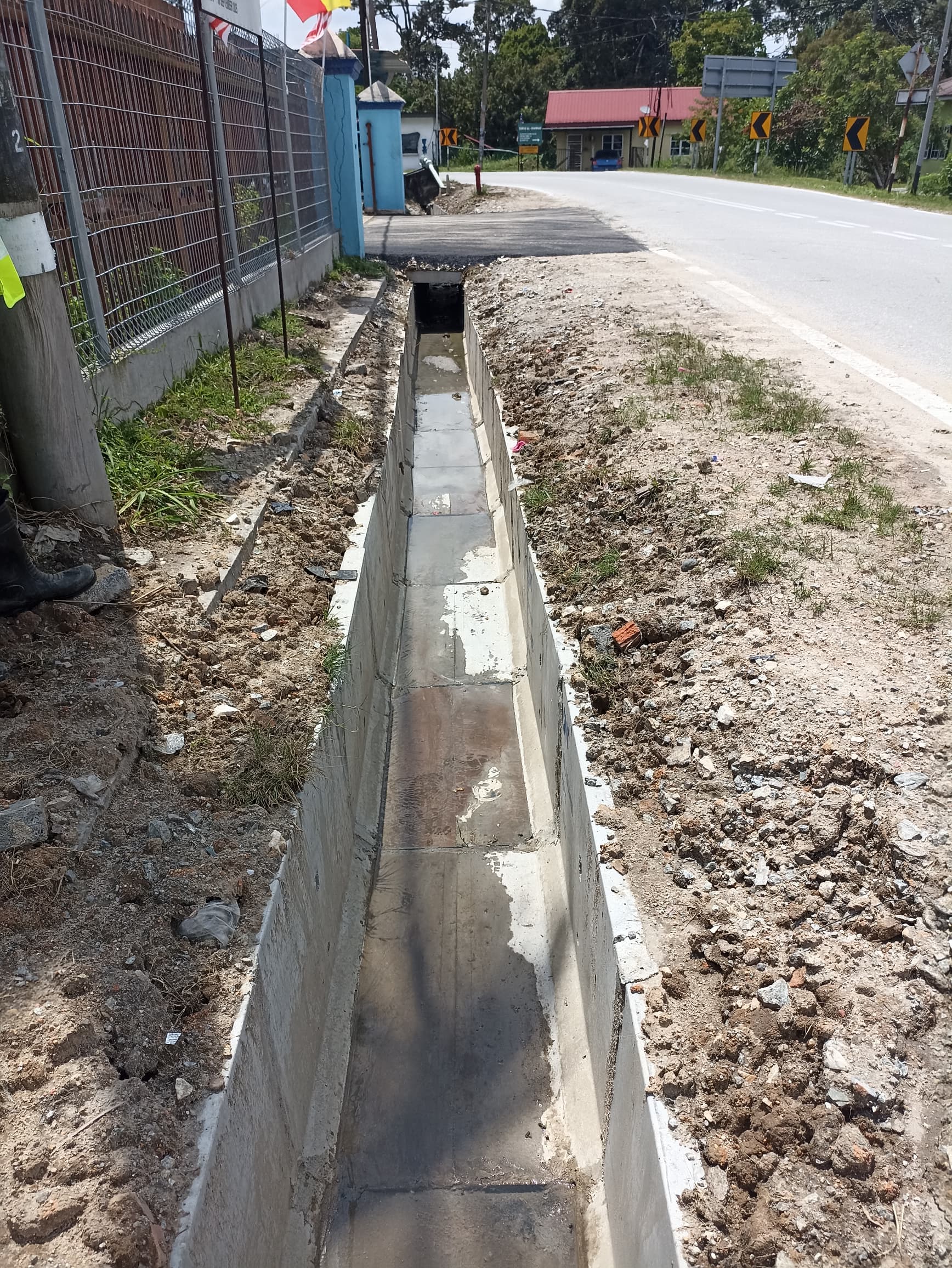 Sistem longkang dan drainage siap dibina untuk kawalan aliran air