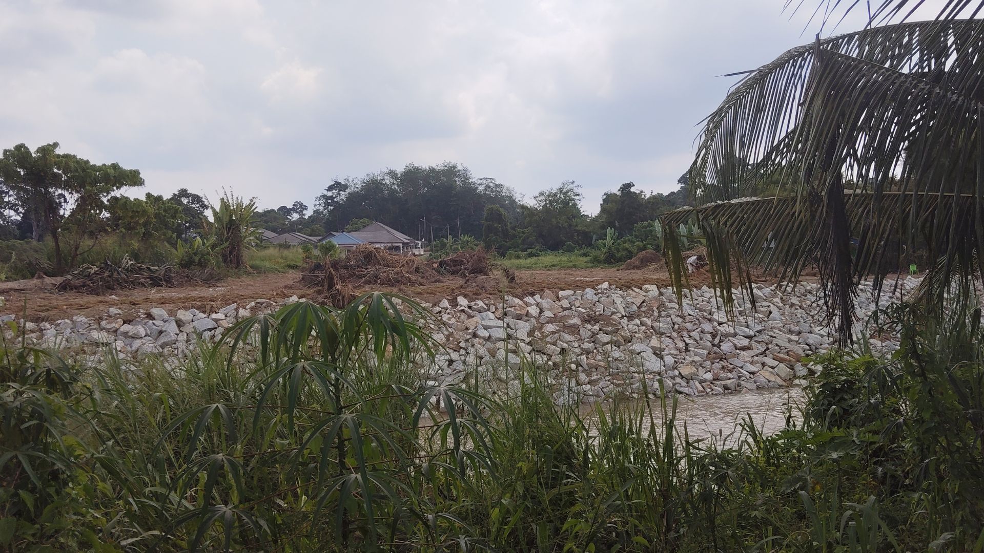 Hasil kerja Batu Amrock untuk kawalan hakisan tanah oleh Tech Construction