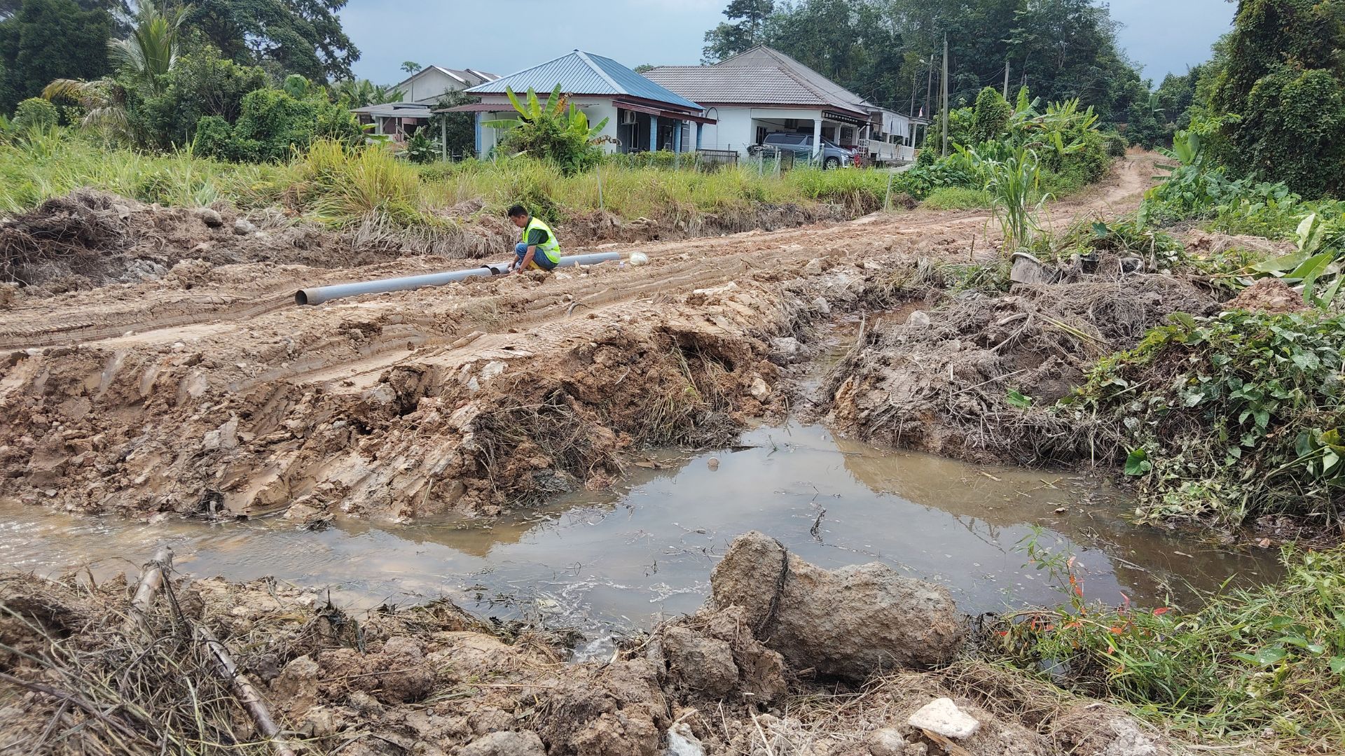 Kerja penyelenggaraan sungai dan kawasan aliran air